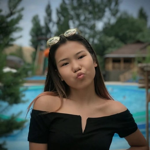 Outdoor Poolside Fashion: A Summer Look