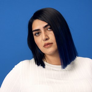 Cosmic Blue is out of this world! 🌠 This beautiful blue black colour is perfcet for a hint of colour Irena Drezi looks rockin' Intense Colour Cosmic Blue with Ultra Brights Electric Blue ends 💙🖤 | Schwarzkopf LIVE Colour