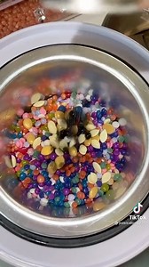 29K views · 61 reactions | MAKING A COLORFUL WAX 朗朗朗 | Tutorial Makeup dan Fashion | Facebook