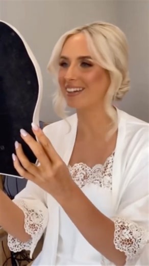 Australian Bridal/Event Makeup Artist & Hairstylist on Instagram: "Adelaide brides — I’ve got your stress-free wedding prep plan! 💕 I’ve spent over a decade perfecting clear timelines so your hair and makeup look flawless from “I do” to every photo. Start with skin prep, book your trial, complete our detailed intake form (so I know exactly what you want), pack a day-of touch-up kit, and stick to the arrival windows we set together. My family-style studio service means calm mornings, pers