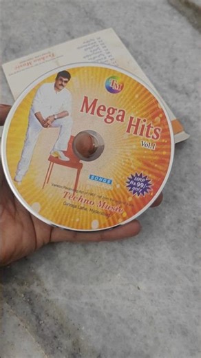 Old Compact Discs 💽💿#old #retro #old disc #shorts #viral #trending