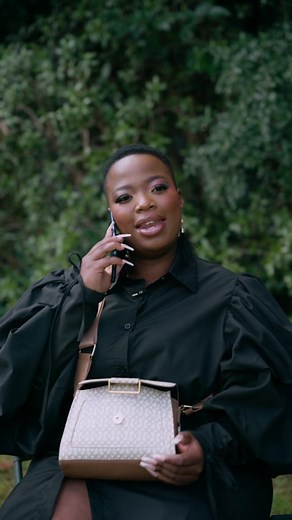 WHAT'S IN MY BAG W/ SNE MSELEKU: Mafungwase Reveals All!
