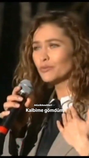 Hülya Avşar _ Sensiz kaldım #lyrics #şarkı #like #hülyaavşar #konser #like #nostalji #eskişarkılar