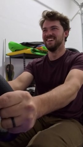 I bought a racing sim that moves! 🚗💨