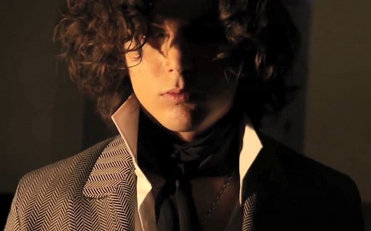 【摇滚红与黑】《黑暗中的一抹红/Dans le noir je vois rouge》MV（中法字幕）