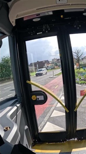 Auf der rechten Seite ist die Sicht aufgrund der Türdichtung eingeschränkt.