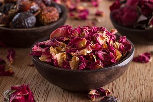 Come realizzare un pot pourri con i fiori secchi