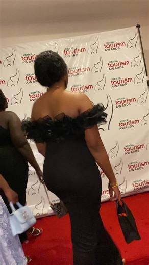 Funny Bloopers from the Red Carpet Behind the Scenes