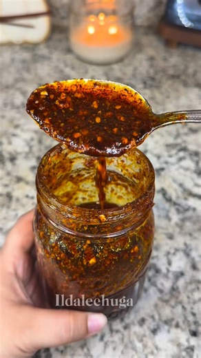 Ilda Lechuga on Instagram: "La salsa perfecta para acompañar tus caldos 😮‍💨 #salsamacha #salsa #salsarecipe"