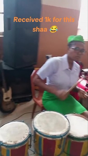 Incorporating modern drum styles in igbo drums (igba) 😂😂😂. My first time of playing it though 🥹.