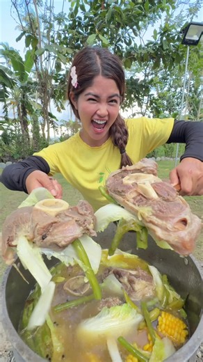 Ang inspiration ni Ka Mangyan sa pagluluto? Ang pamilya at ang solid na samahan na nabubuo sa kwentuhan at kulitan sa kusina. Mas magical ang bawat ulam with Maggi Magic Sarap—kaya forda go lagi sa luto at pagmamahal! Mga KaMangyan, share your sarap magkasama stories sa comments! 💛 #sarapmagkasamastories #sarapmagkasama #akoatangmaggisarapmagkasama #maggiph #justcookwithmagic @MAGGI Philippines