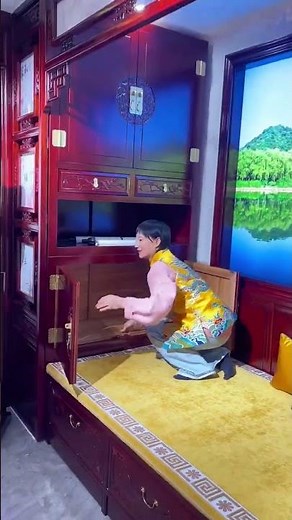 recommend a four-poster peony-patterned bed. #OldElmFurniture #FactoryDirect,