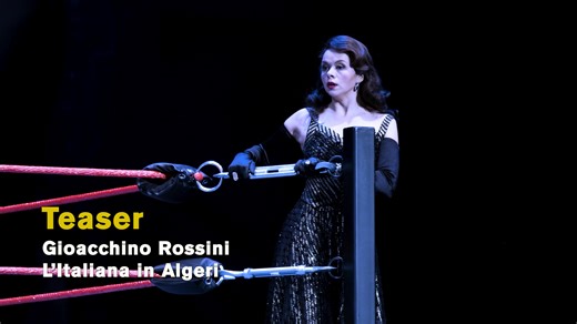 „Lächelt doch mal! Und beklagt nicht euer Schicksal“ Mit viel Witz, Tempo und raffinierten Arrangements eroberte Gioacchino Rossini spätestens mit L'ITALIANA IN ALGERI das Opernpublikum und erlangte Weltruhm. Die Handlung ist wie so oft in der Opera buffa intrigenreich, turbulent und ziemlich unübersichtlich. In seiner Neuproduktion sortiert Regisseur Rolando Villazón das Handlungsfeld überraschend neu, verlegt die Komödie von Algier in eine Fantasywelt, schmeißt die Drehbühne an und entführt un