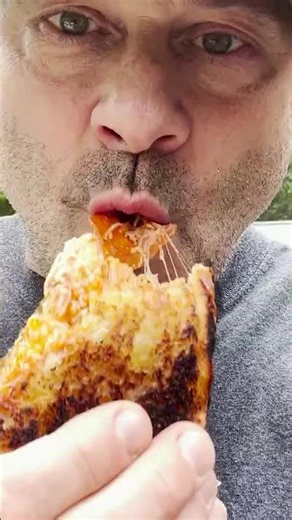 Campfire pizza recipe - easy and cheap eats from Walmart