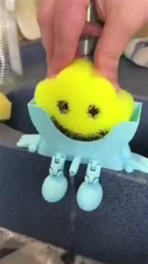 Funny Sink Sponge Holder,Funny Peeing Scrub Daddy Holder,Quirky Kitchen Gadget with Cute Character Design, Adorable Sink Organizer for Dish Sponges,Fun Countertop Organizer,Kitchen Accessory Gift,Peeing Holder,Humorous Household Decor (No Sponge Included)