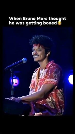 when Bruno Mars thought he was getting booed #funny
