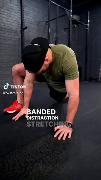 Once you start using banded distraction stretching… you will never go back! #m#mobilitytrainingstretching