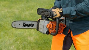 How to Use a Chainsaw Safely