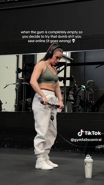 Well, that definitely didn’t go as planned 😂💀 👉 Follow for daily gym clips. #funnyfitness #gymtok #viralclip #workoutfail #fitnesstok