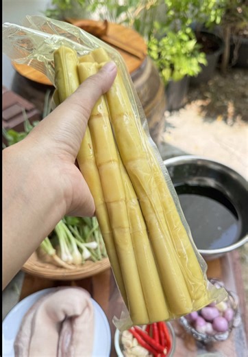 แกงแขนงหน่อไม้ใส่หมูสามชั้นจ้า #แกงแขนงหน่อไม้ใส่หมูสามชั้น #แขนงหน่อไม้ #แขนงหน่อไม้ต้มสําเร็จรูป #อร่อยบอกต่อ #ห้องครัวtiktok #tiktokพากิน #กินกับtiktok #อิแม่เอิ้ลเอิ้ล