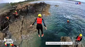 2.6K views · 26 reactions | 錄 Grimper, nager...plonger : à la découverte du coasteering ! Connaissez-vous le coasteering ? Le principe de cette discipline importé d'Angleterre est simple : escalader les falaises et les rochers de bord de mer, avant de débrancher son cerveau pour plonger.  Lucas Barbier et Léo Lemaitre ont enfilé leur plus belle combinaison ! | Correspondants TF1 en Normandie | Facebook