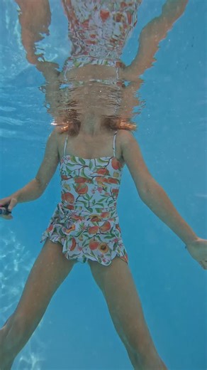 Circling around then trying a maskless dunk in the salt water. | Jenna Citrus