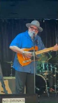 An impromptu jam from Jimmy Vivino