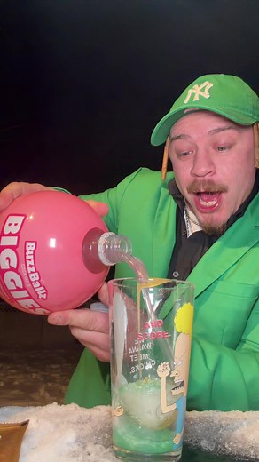 🧃JonnySips_2.0🧃 (@jonnysipsofficial)’s video of bubbly