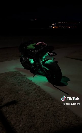 death wobble be scary. - #biketok #fyp #qptw #zx10rkody #zx14kody