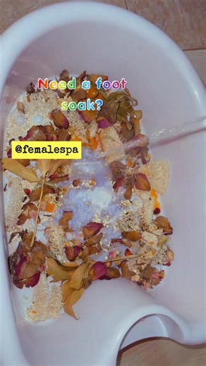 #irwenynaturalsandcookiespa #femalespa#footsoak #footscrub #spa #footmassage #f #tre #trendingvideo #entebb