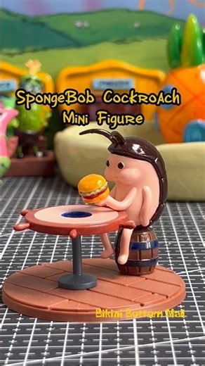 SpongeBob cockroach eating a Krabby patty — mini figure edition! 🍔🪳#spongebob