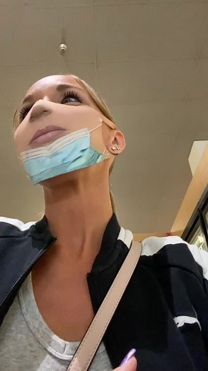 Finally ran into a Karen at the grocery store, nice save at the end lady 😂😂 #fyp #foryoupage #mask #GodzillaVsKongRoar #SourPatchPrankFund #funny