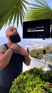 Have you ever tried using a straight razor on yourself? What tips do you have for guys who haven't tried but want to? Helpful tips in the comments below!! Side note: Best clean-up location EVER! #barber #straightrazor #beardtips #mensgrooming #livebearded | Live Bearded