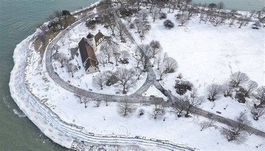 First major winter storm could bring 10 inches of snow across Chicago overnight