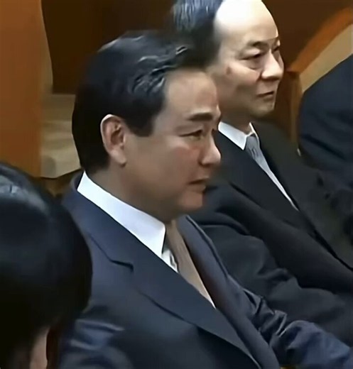 王毅さんがこんなに日本語が上手いとは思わなかった。2005年9月29日、中国駐日大使館は東京で、中華人民共和国成立56周年を祝うレセプションを開催した。王毅氏は、日本の財務大臣だった谷垣禎一氏をはじめ、複数の日本政界関係者を招待して参加させていた。こんな時代もあったんだね。