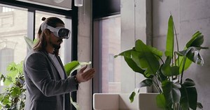 clip-3452323803-professional-explores-potential-spatial-computing ...