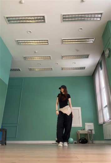 I can’t get enough of Lisa dances #lisa #dance #swalla #lisablackpink #fyp #choreography #fypシ゚ #foryoupage