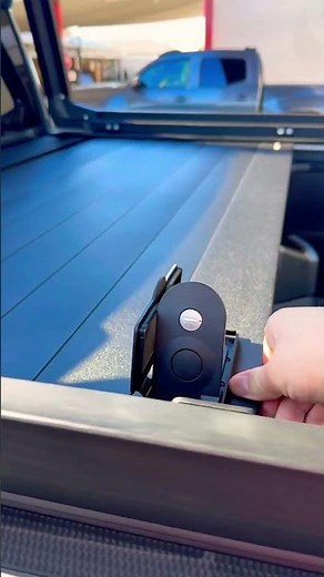 RetraxPro XR Tonneau Cover & IBEX Bed Rack On Tacoma Trailhunter