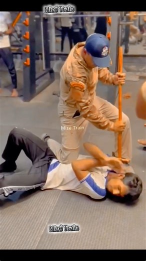 How to defend yourself against a baton: Military techniques for self-defense.