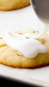 Almond Cookies are a melt in your mouth almond cookie with an almond glaze. https://www.the-girl-who-ate-everything.com/almond-cookies/ | The Girl Who Ate Everything