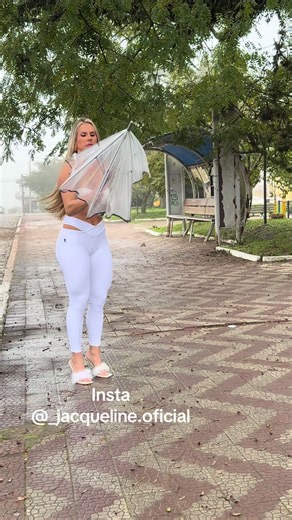 Jacqueline Oficial: Trendy Biquini Looks