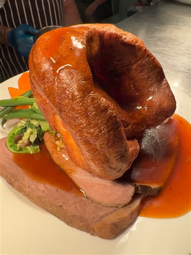 1.1K views | Roasts available all day for when the Christmas shopping is done! call now to book a late spot or drop in on your way home... | Robin Hood Inn | Facebook