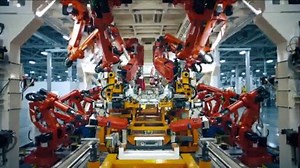 2015 Chrysler 200 Limited TV Spot, 'The Extra Mile'