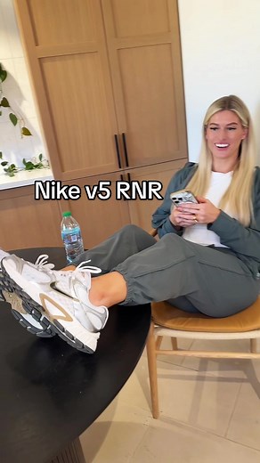 Nike V5 RNR Women’s Sneakers Size Conversion Guide