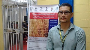 Con el auspicio del Instituto Mesoamericano de Física Teórica, Trieste, Italia, y el apoyo la Facultad de Ciencias de la UNAH, en este momento se imparte el taller "Teoría espectral de operadores lineales" impartido por el doctor Horst Beyer, del Instituto de Matemáticas de la Universidad Nacional Autónoma de México (UNAM) en acompañamiento de la máster Maricela Hernández, informa el jefe del Departamento de Materia Condesada de la Escuela de Física, Roberto Mejía. | Presencia Universitaria - Pe