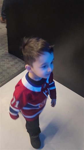 Game night with the littlest fan 🏒❤️ #HockeyBaby @NHL @Canadiens Montréal