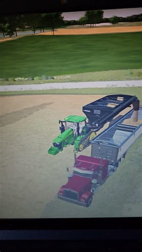 unloading the grain cart #fs22 #farmingsimulator22 #fyp