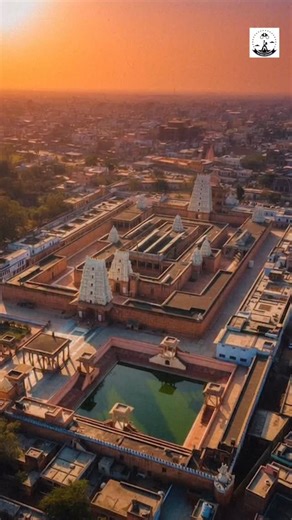 Vrindavan is home to many ancient temples, but some traditions are truly rare. At Rangji Nath Temple, Vrindavan, there is a sacred gate known as Vaikuntha Dwar, which remains closed for most of the year and opens only once annually as part of a long-followed ritual. This special opening takes place for a limited number of days, during which devotees and travelers can witness a tradition that has been preserved for generations. It is not just a religious event, but a reflection of India’s living 