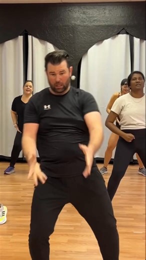 Full dance fitness routine available on my YT #dancefitness #danceworkout #zumba #groupfitness #fitness #workout #cardio #fitnessmotivation #dancer #fitfam #healthylifestyle #training #health #yoga #hiphop #dancing | VibeFit Dance