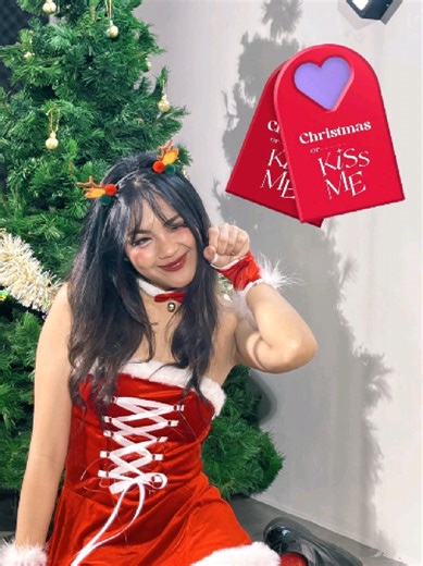 Christmas or kiss me - Benzkhaokhwan l Cover by T. Meena คริสมาสต์ปีนี้จะแกะของขวัญหรือฉันก่อน หรือลองมาแกะท่าเต้นไปกับซานตี้มีน่า ได้ที่ Side step Studio ------------------------------------------------------- 💬สอบถามข้อมูลได้ที่ : 📞Tel : 065-945-4964 📞Tel : 092-514-4166 (สาขาชัยพฤกษ์/The walk ราชพฤกษ์) 📞Tel : 082-516-4046 (สาขาราชพฤกษ์) 💚LINE Official @𝒔𝒊𝒅𝒆𝒔𝒕𝒆𝒑𝒔𝒕𝒖𝒅𝒊𝒐 หรือคลิก!! https://lin.ee/X1rYhQw ได้เลย 👑 Side Step Studio เปิดครบ 4 สาขาแล้ว! 👑 📍 สาขาต้นสักคอร์เนอร์ สน